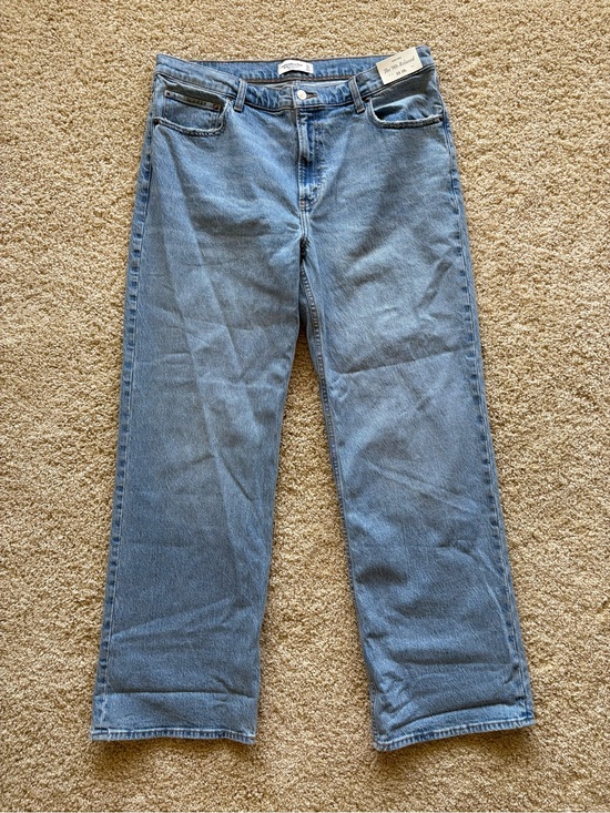 Abercrombie & Fitch Denim - Abercrombie & Fitch The 90s Relaxed Jeans High Rise Light Wash‎ 33 Long NWT